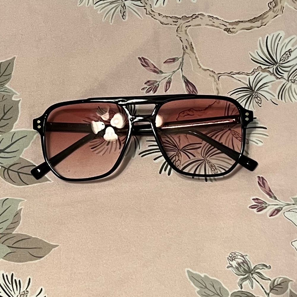 Never worn Fifth & Ninth Skye aviators
